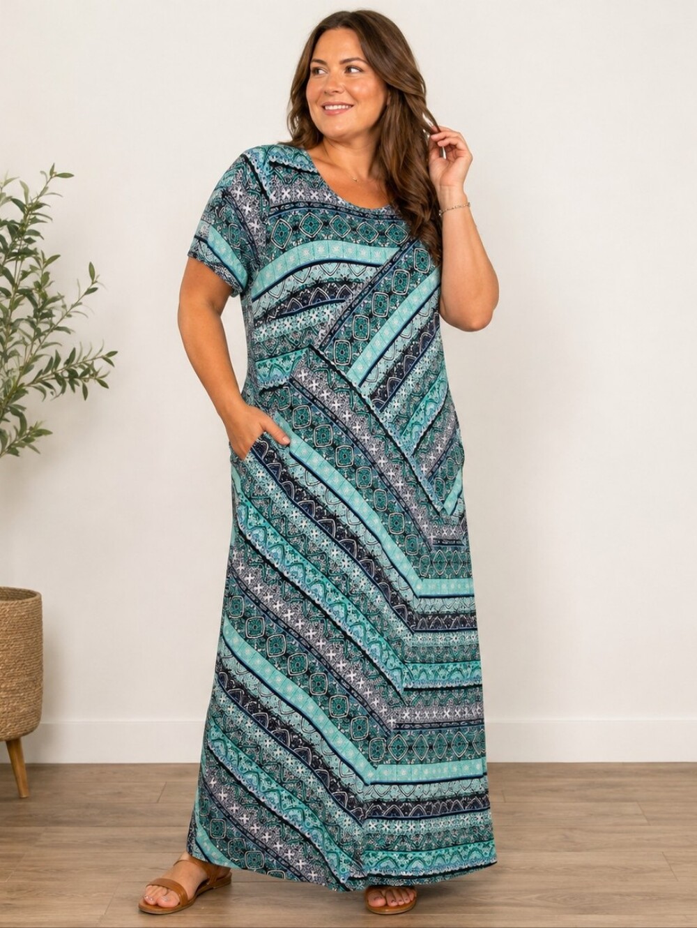 EST. 1946 Women's Plus Size 14/16W Geometric Print Maxi Dress